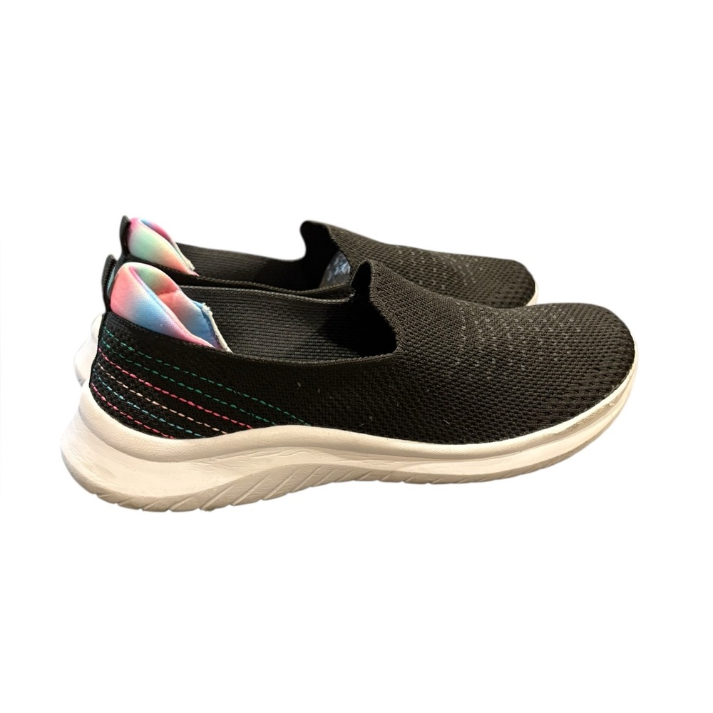 Geers by Dream Seek walking shoes. Comfortable. Rainbow stitching. Size 8 SH 2